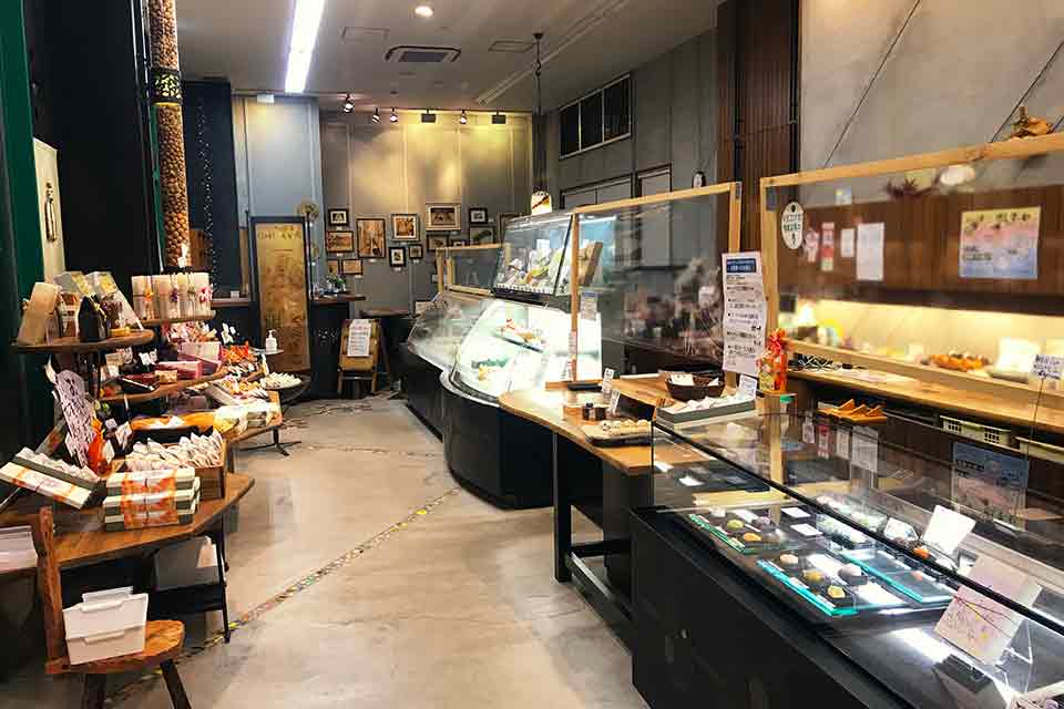 上田中央店内装